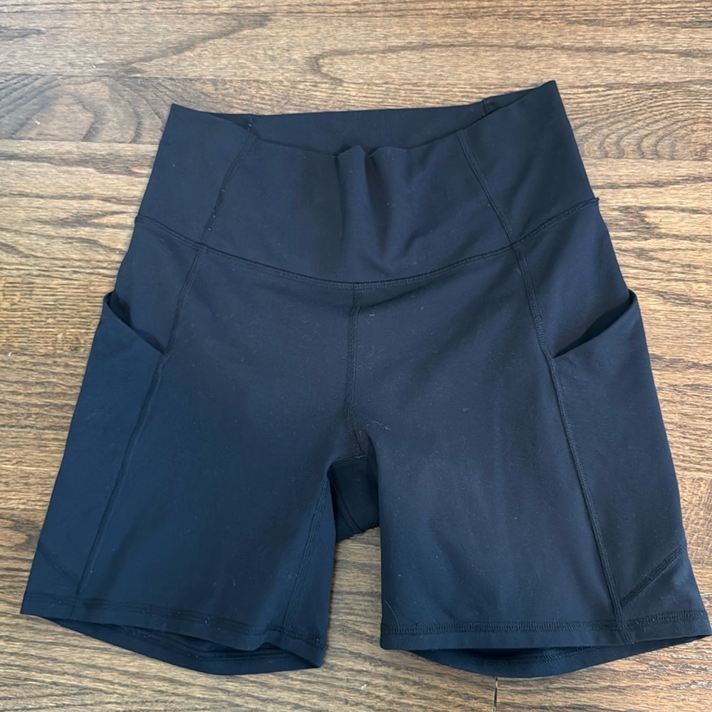 PureLuxe Black Biker Shorts with Pockets by Fabletics Size Small
